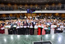 Assembleia Legislativa de Goiás homenageia farmacêuticos com certificados