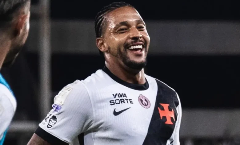Atleta do Vasco entrega passaporte à Justiça em desdobramento de investigação com jogador do Vila Nova
