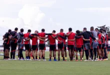 Atlético Goianiense enfrenta crise financeira e busca quitar salários atrasados