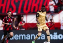 Atlético marca golaço nos acréscimos e assume vantagem no Accioly