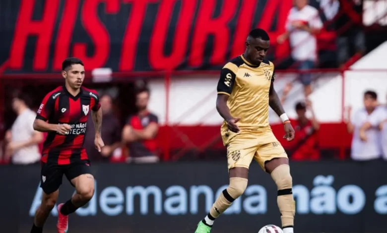 Atlético marca golaço nos acréscimos e assume vantagem no Accioly