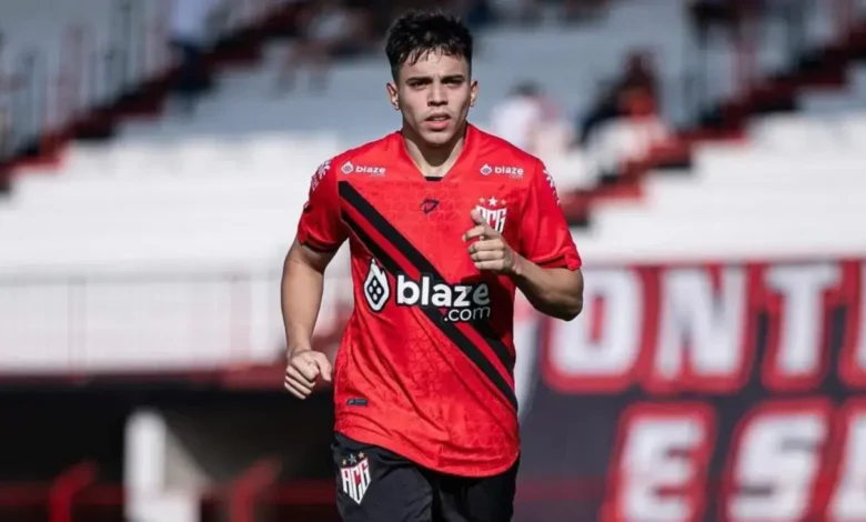 Atlético sofre novo transfer ban da FIFA por pendência financeira com Alejo Cruz