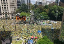 Ato de Flávio Bolsonaro na avenida Paulista mobiliza seis quarteirões em São Paulo