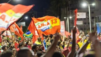Ato em apoio a Lula reúne multidão nas ruas da capital goiana