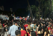 Ato em defesa da democracia reúne apoiadores de Lula na Praça Universitária em Goiânia