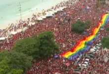 Ato pró-Lula mobiliza eleitores na avenida Atlântica em Copacabana