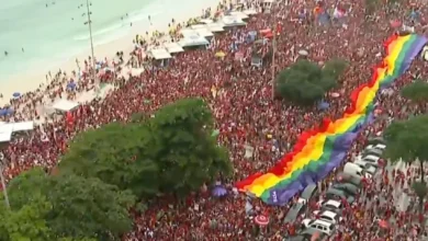 Ato pró-Lula mobiliza eleitores na avenida Atlântica em Copacabana