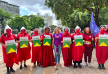 Ato público em Goiânia reúne manifestantes com Adriana Accorsi e destaca força feminina