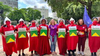 Ato público em Goiânia reúne manifestantes com Adriana Accorsi e destaca força feminina