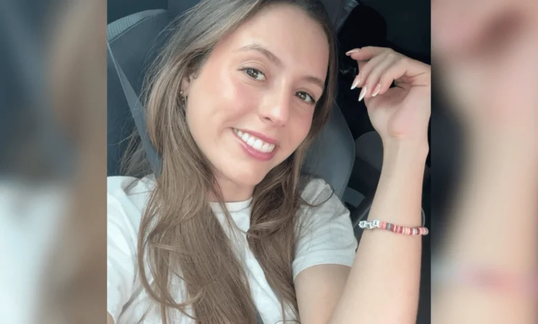Atriz brasileira segue detida pelo ICE após prisão em aeroporto nos Estados Unidos