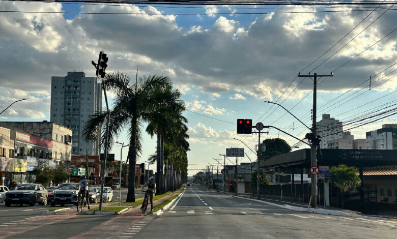 Avenida T-63 em Goiânia recebe novo sistema de ônibus com viagens mais rápidas
