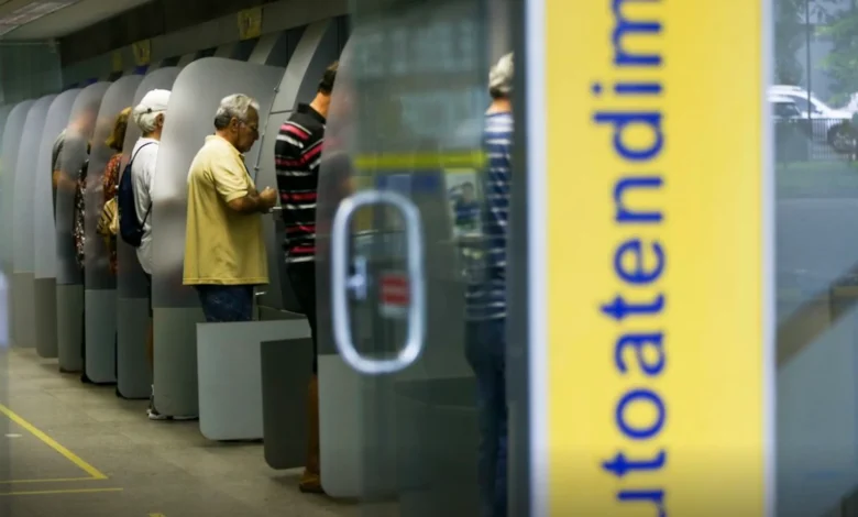 Bancos suspendem atendimento presencial na segunda-feira devido ao feriado nacional