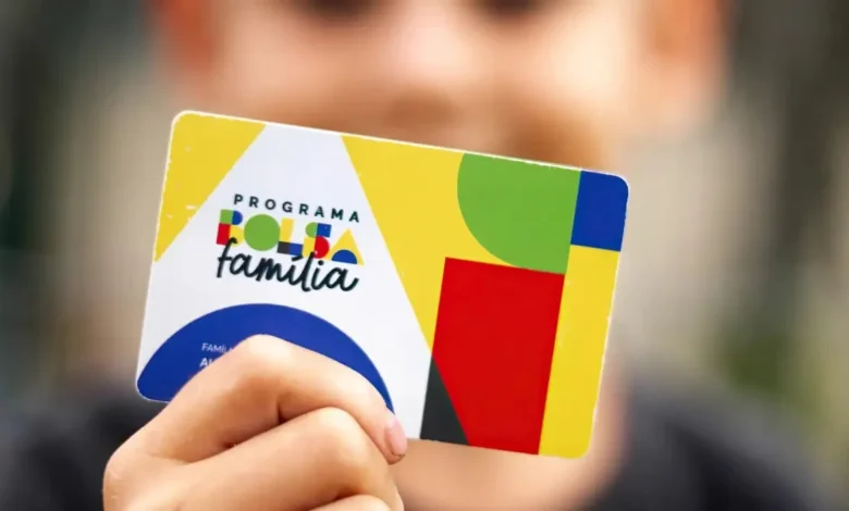 Beneficiários iniciam recebimento do novo valor do Bolsa Família