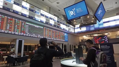 Bolsa de Valores suspende pregão após forte queda em dia de forte oscilação