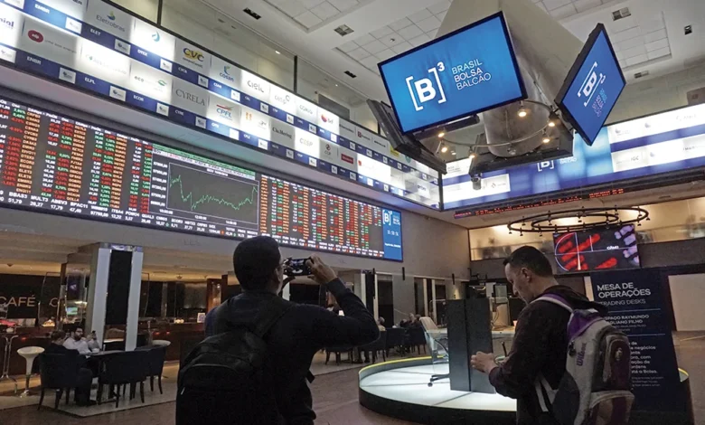 Bolsa de Valores suspende pregão após forte queda em dia de forte oscilação