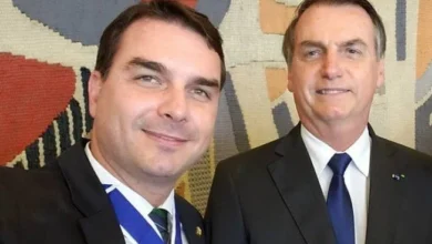 Bolsonaro solicita ao ministro Alexandre de Moraes autorização para encontros com Flávio