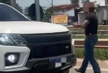 Briga de trânsito em Trindade termina com motorista armado ameaçando condutor