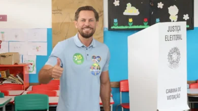 Bruno Peixoto vota em Goiânia e defende escolha consciente de representantes