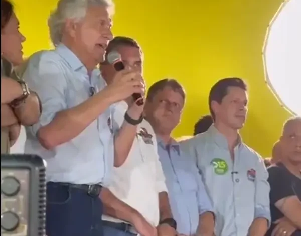 Caiado admite derrota eleitoral e provoca Wilder Morais durante ato político