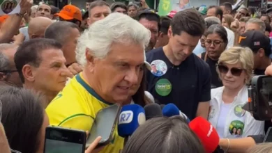 Caiado descarta renúncia e mantém postura sobre apoio a Flávio Bolsonaro