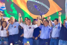Caiado é cotado para ministérios em eventual governo de Flávio Bolsonaro