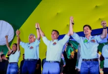 Caiado e Daniel Vilela oficializam aliança com Flávio Bolsonaro para o segundo turno em Goiânia