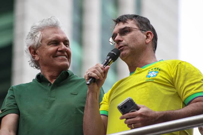 Caiado e Vilela oficializam apoio a Flávio Bolsonaro em ato político em Goiânia