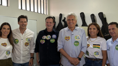 Caiado posterga decisão sobre alianças no segundo turno e busca diálogo com Kassab