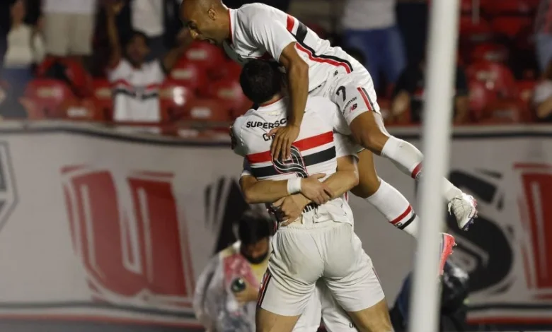 Calleri brilha e Lucas retorna em vitória do São Paulo sobre o Vitória