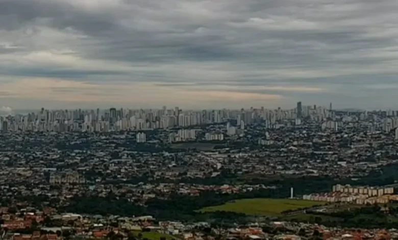 Calor e céu encoberto marcam a previsão do tempo para esta sexta-feira em Goiânia