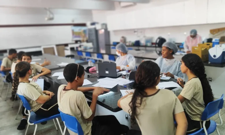 Campanha de imunização em escolas militares avança e aplica milhares de doses