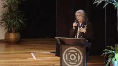 Cármen Lúcia critica submissão do Brasil a interesses externos em palestra na UFMT