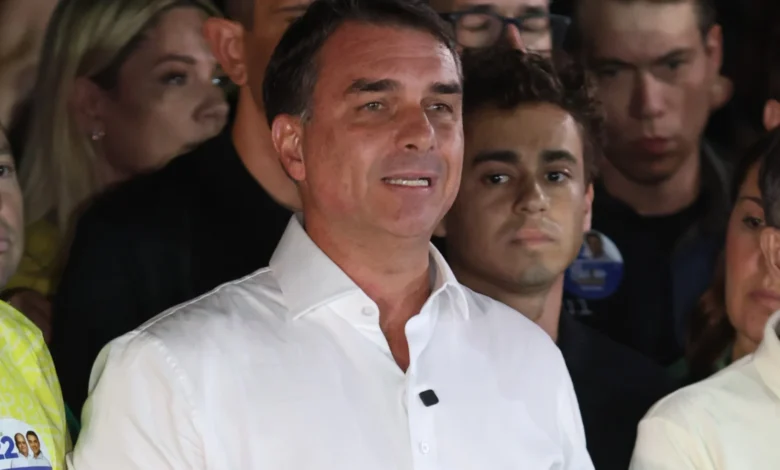 Casa Rosada descarta pedido de asilo político protocolado por Flávio Bolsonaro