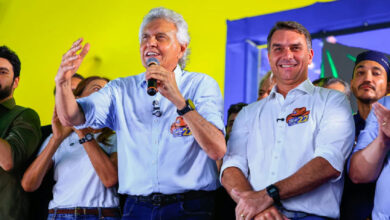 Cenário ministerial ganha contornos com negociações entre Flávio Bolsonaro e Ronaldo Caiado