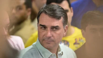 Centrão esvazia discurso golpista de Flávio Bolsonaro e garante apoio à democracia