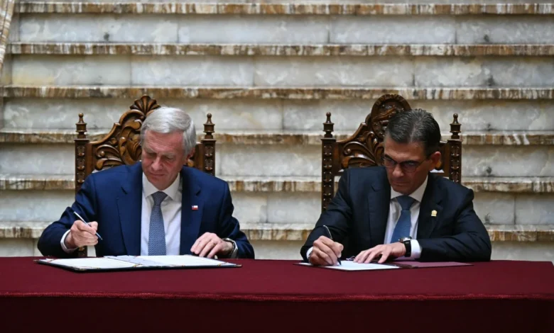 Chile e Bolívia firmam acordos históricos em primeira visita presidencial em setenta e um anos