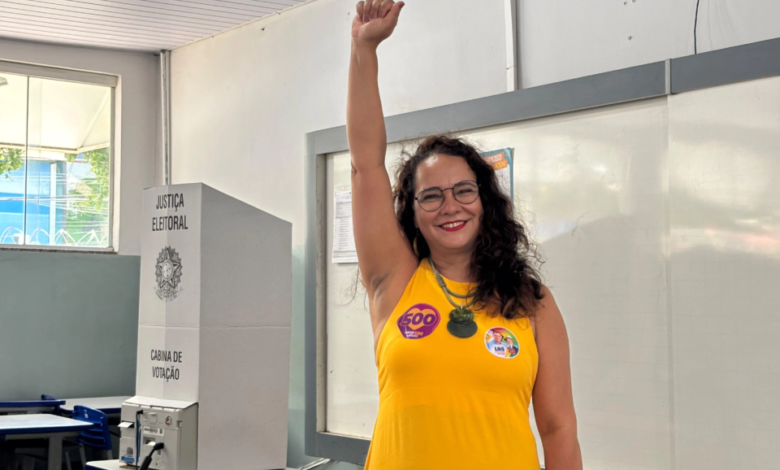 Cíntia Dias vota em Goiânia e reivindica exclusividade como representante de Lula ao Senado em Goiás