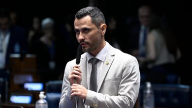 Cleitinho Azevedo mantém apoio a Flávio Bolsonaro apesar de divergência sobre escala 6x1