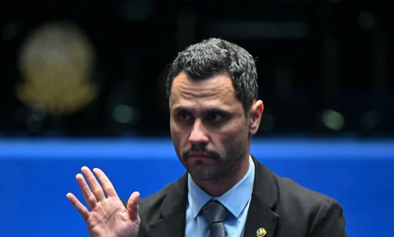 Cleitinho enfrenta entrave constitucional para manter residência em Divinópolis