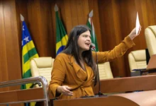 CNJ suspende cassação de Aava Santiago após falhas em documento do Tre-go
