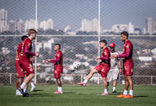 Com Dudu entre os titulares e alteração na lateral, Guto Ferreira define o Vila Nova contra o Juventude