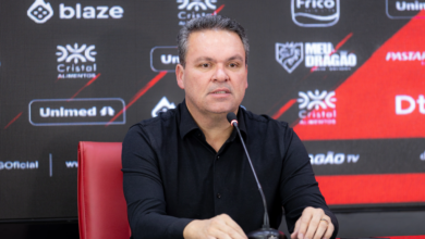 Com salários em dia, Adson cobra elenco por acesso do clube