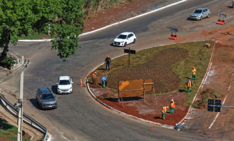 Comurg inicia projeto de paisagismo e revitalização em rotatória de Goiânia