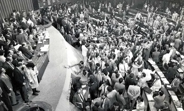 Congresso Nacional encerra ciclo histórico com saída dos últimos constituintes de 1988