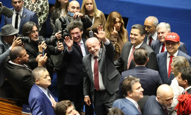 Congresso promulga fim da escala 6x1 em sessão marcada por apoio a Lula