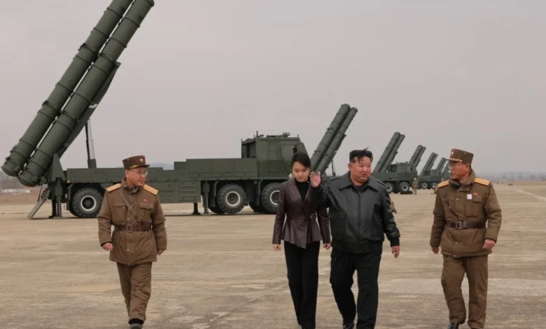 Coreia do Norte dispara mísseis balísticos após avanço hipersônico do Sul