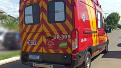Criança de dois anos morre após passar horas trancada em veículo