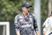 Cuca busca soluções no Santos após lesão de Escobar antes de duelo com Fluminense