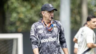 Cuca busca soluções no Santos após lesão de Escobar antes de duelo com Fluminense