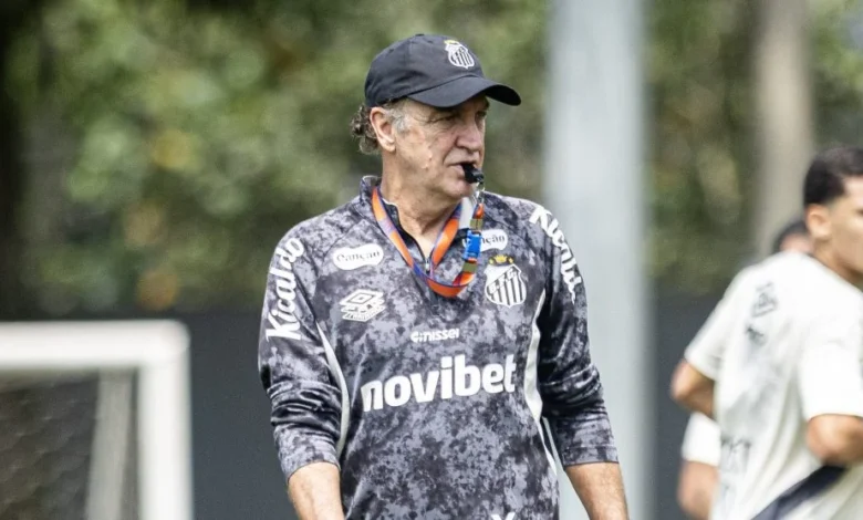 Cuca busca soluções no Santos após lesão de Escobar antes de duelo com Fluminense